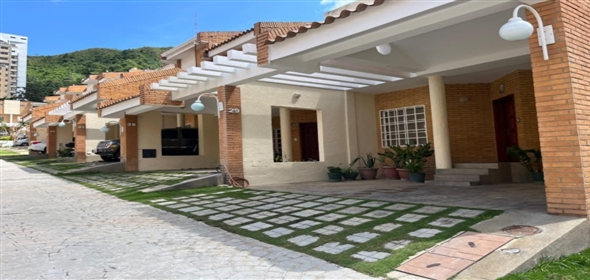 Monte Plata Trigal Norte Valencia Carabobo, 2001 | STUNNING HOME