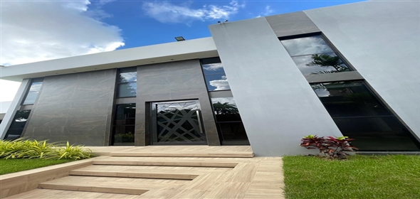 Urb La Villa Valencia Carabobo, 2001 | Luxury House in Urb La Villa-Valencia