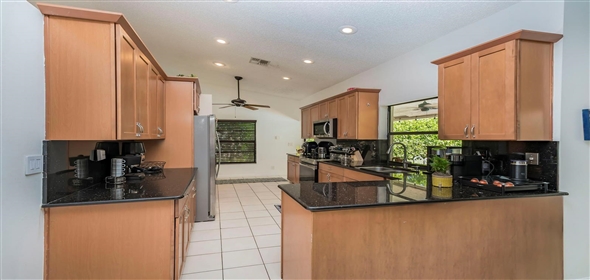 10677 NW 2nd Pl Coral Springs Florida, 33071 | Beutiful single family home