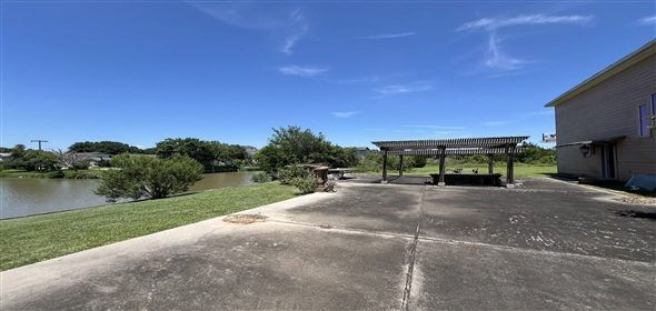 770 Marina Bay Dr Clear Lake Shores Texas, 77565 | WATERFRONT 9,700Sf COMMERCIAL RETAIL