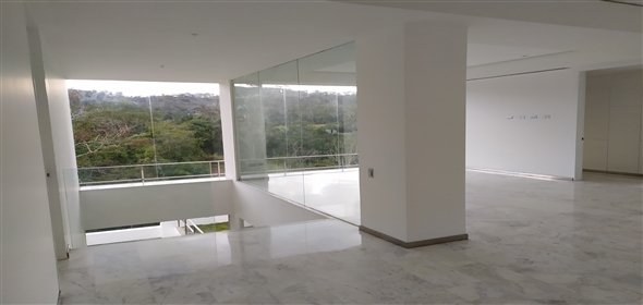 Terrazas del Country, Guataparo Valencia Carabobo, 2001 | Stunning Family House in Terrazas del Country, Guataparo