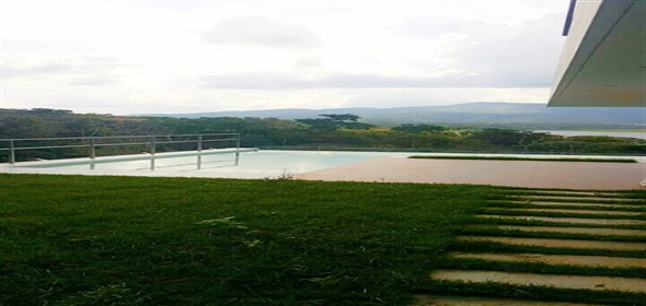 Terrazas del Country, Guataparo Valencia Carabobo, 2001 | Stunning Family House in Terrazas del Country, Guataparo