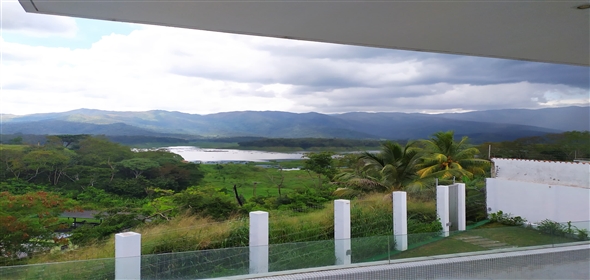 Terrazas del Country, Guataparo Valencia Carabobo, 2001 | Stunning Family House in Terrazas del Country, Guataparo