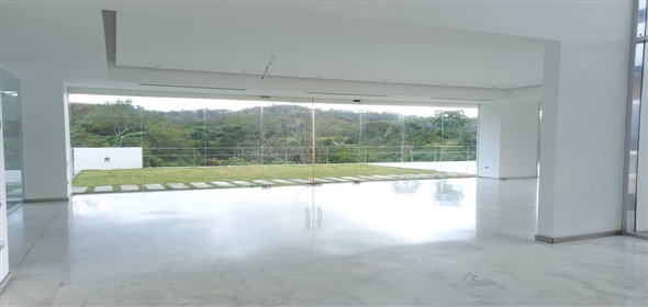 Terrazas del Country, Guataparo Valencia Carabobo, 2001 | Stunning Family House in Terrazas del Country, Guataparo