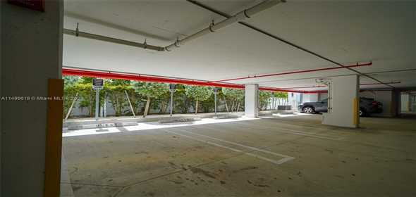 3930 NW 7th St # 104 Miami Florida, 33126 | Splendid Comercial Building