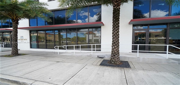 3930 NW 7th St # 104 Miami Florida, 33126 | Splendid Comercial Building