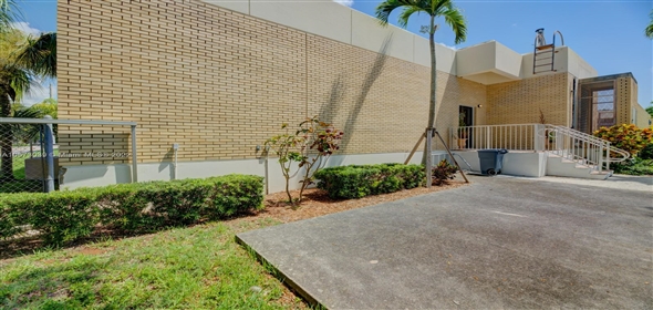 8950 SW 152nd St # 105 Palmetto Bay Florida, 33157 | Splendid Commercial Building