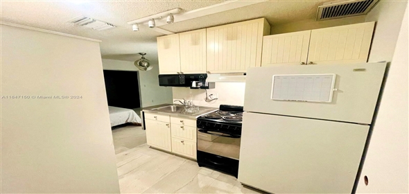 806 NE 6th St # 1-2 HALLANDALE BEACH, FL 33009-3539 Hallandale Beach Florida, 33009 | Beautiful Studio Apartment