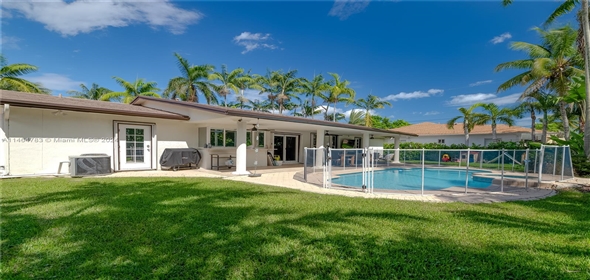 6420 Dolphin Dr Coral Gables Florida, 33134 | Modern and Spacious Family Home