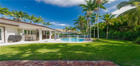 6420 Dolphin Dr Coral Gables Florida, 33134 | Modern and Spacious Family Home