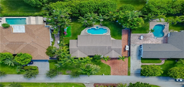 6420 Dolphin Dr Coral Gables Florida, 33134 | Modern and Spacious Family Home