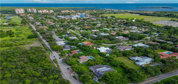 6420 Dolphin Dr Coral Gables Florida, 33134 | Modern and Spacious Family Home