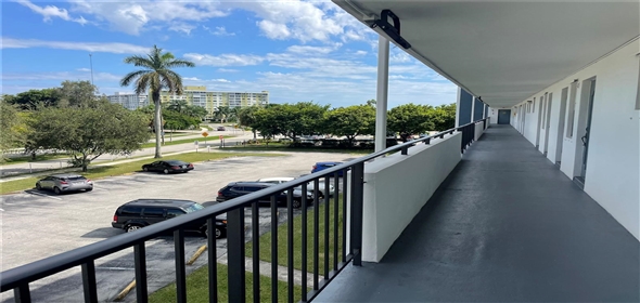 950 Hillcrest Dr # 302, BLDG 16 Hollywood Florida, 33021 | Beautiful Condo