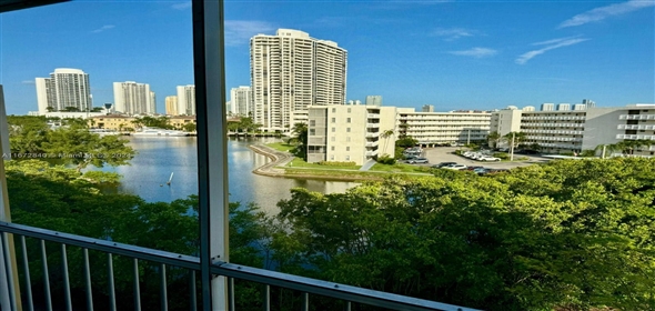 1000 Parkview Dr # 511 Hallandale Beach Florida, 33009 | Beautiful Condo for sale