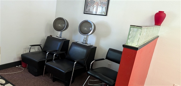 200 S Leroux St Flagstaff Arizona, 86001 | Fully Built-Out Salon Suite