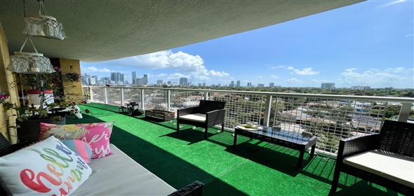 900 SW 8th St # 901 Miami Florida, 33130 | Beautiful Furnished Condo