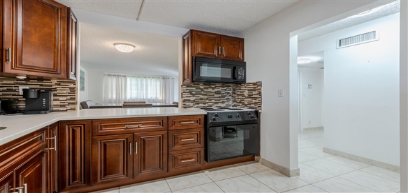 2687 N Garden 206 Drive Lake Worth Florida, 33461 | Beautiful Condo