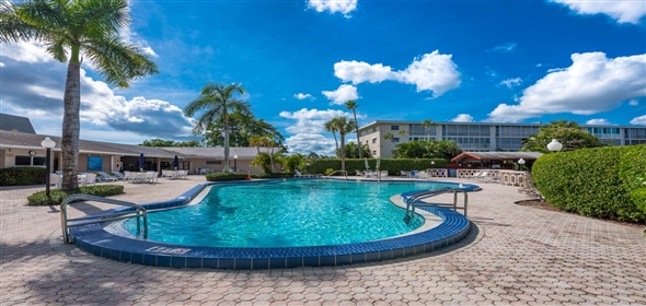 2687 N Garden 206 Drive Lake Worth Florida, 33461 | Beautiful Condo