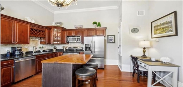 2222 Carondelet Street Unit H New Orleans Louisiana, 70130 | Beautiful Full-furnished condo