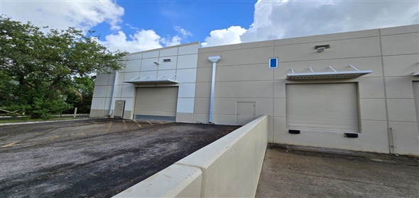 3906 NW 126th Ave Coral Springs Florida, 33065 | Beautiful Warehouse Office