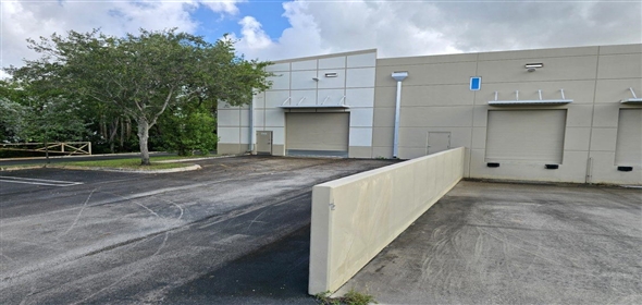 3906 NW 126th Ave Coral Springs Florida, 33065 | Beautiful Warehouse Office