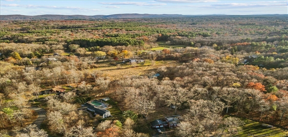 40 Holcomb Street Simsbury Connecticut, 06070 | Luxury Custom Homes on 10 Pristine Acres in Simsbury