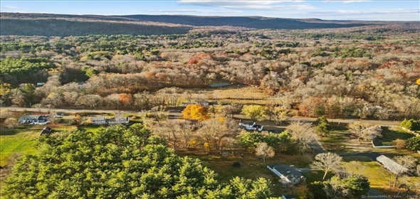 40 Holcomb Street Simsbury Connecticut, 06070 | Luxury Custom Homes on 10 Pristine Acres in Simsbury