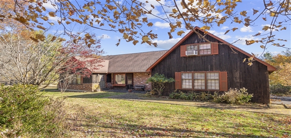 6 Quaker Ridge Road Sherman Connecticut, 06784 | Charming Sherman home