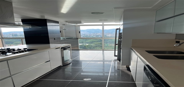 Urb La Trigaleña-Resd Portales de Shalimar Valencia Carabobo, 2001 | Incredible Apartment For Sale - Urb La Trigaleña-Resd Portales de Shalimar