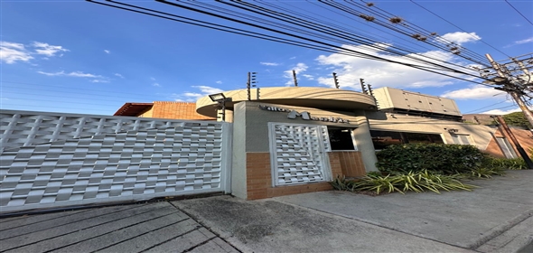 Res. Villas Menhir, Urb Mañongo Valencia Carabobo, 2001 | Exclusive Townhouse - Townhouse en Mañongo