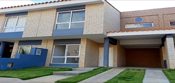 Res. Cumbres de La Esmeralda, San Diego Valencia Carabobo, 2001 | Exclusive House in Cumbres de la Esmeralda - Hermoso Townhouse