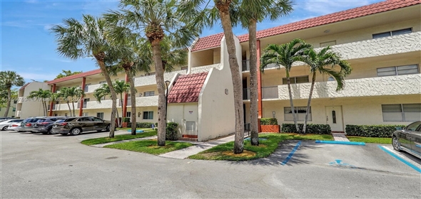 111 S Hollybrook Dr # 208 Pembroke Pines Florida, 33025 | Spectacular Condo/Co-Op/Villa/Townhouse