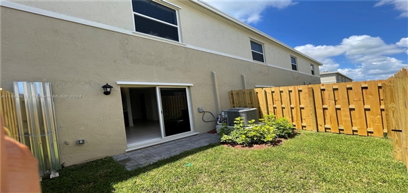 552 NE 4th Ln # 552 Florida City Florida, 33034 | Beautiful Townhouse