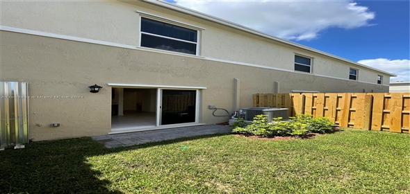 552 NE 4th Ln # 552 Florida City Florida, 33034 | Beautiful Townhouse