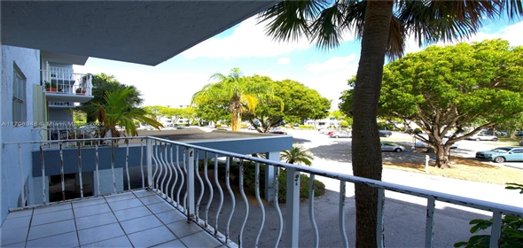 500 Executive Center Dr # 2L West Palm Bch Florida, 33401 | Townhouse/Sale