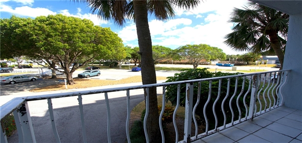 500 Executive Center Dr # 2L West Palm Bch Florida, 33401 | Townhouse/Sale