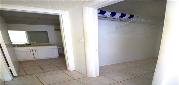 500 Executive Center Dr # 2L West Palm Bch Florida, 33401 | Townhouse/Sale