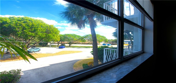 500 Executive Center Dr # 2L West Palm Bch Florida, 33401 | Townhouse/Sale