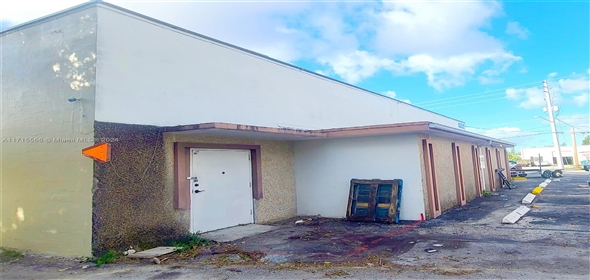 1800 SW 7th Ave Pompano Beach Florida, 33060 | Office/Warehouse Combination