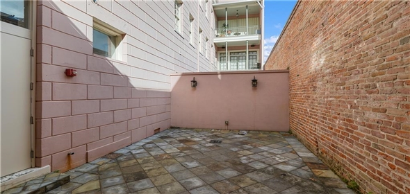 828 St Charles Avenue Unit 2. New Orleans Louisiana, 70130 | Condo/Sale/Residential