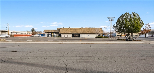 205 N Main St. Alturas California, 96101 | Commercial/Sale/vacant retail/Office Building