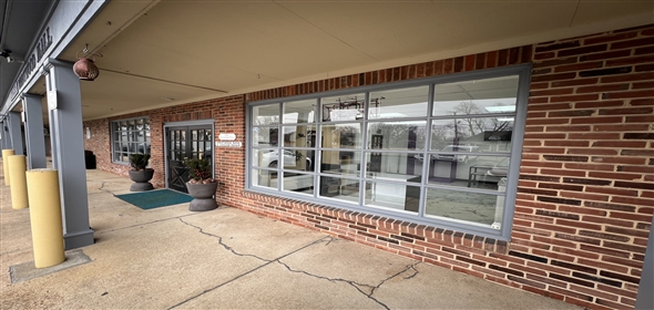 2326 S. Brentwood Blvd Brentwood Missouri, 63144 | Boutique Retail/Office For Lease |578 SF | High Traffic Corridor-Brentwood Blvd