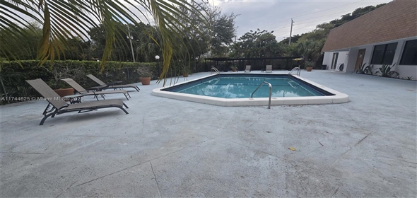 16851 NE 23rd Ave # A517 North Miami Beach Florida, 33160 | Cozy Condo