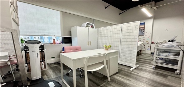 19790 W Dixie Hwy #304 Aventura Florida, 33180 | Beautiful Office