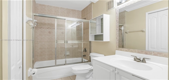 120 Jacaranda Country Club Dr # 206 Plantation Florida, 33324 | Beautiful Condo