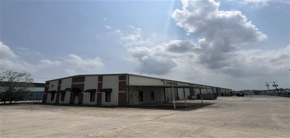 12080 FM 3083 Conroe Texas, 77301 | INDUSTRIAL WAREHOUSE IN CONROE