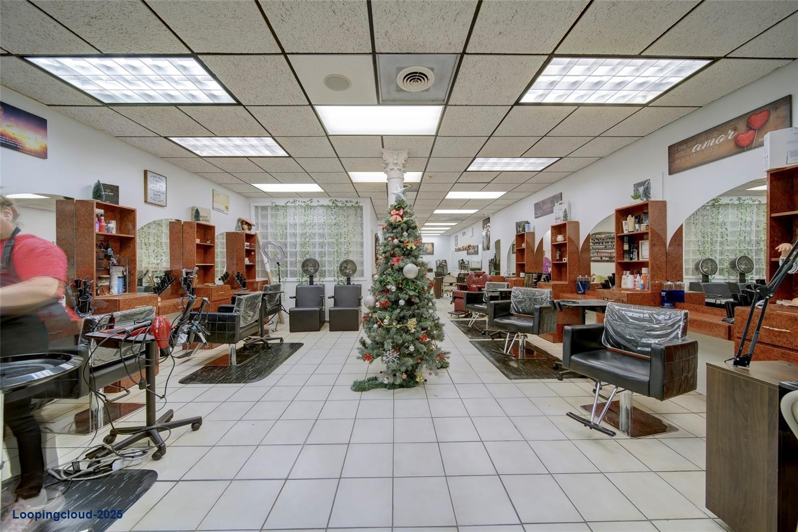 Full-Service Beauty Salon In The Crossings