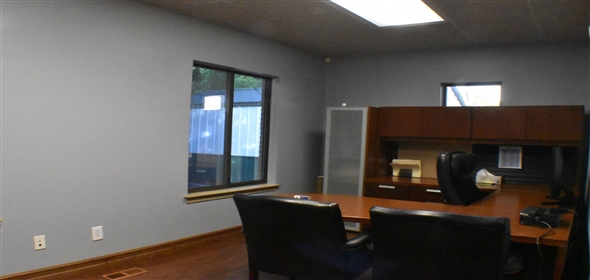 4147 Darling Waterford Township Michigan, 48329 | Meticulously Renovated Professional Office Space