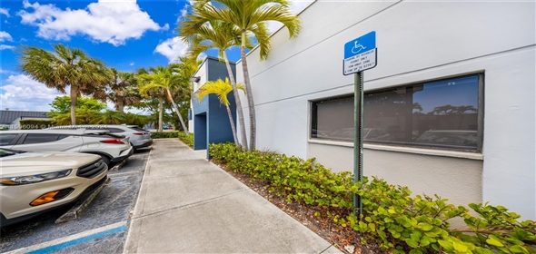 8125 NW 33rd St # 8125 Doral Florida, 33122 | Beautiful Commercial property