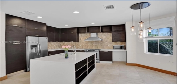 10413 NW 70 th Ln Unit #10413 Doral Florida, 33178 | Spectacular Single Family Home